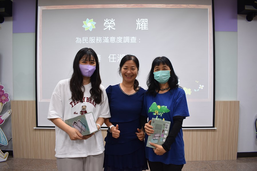 114年6月為民服務滿意績優人員頒獎活動授獎合照